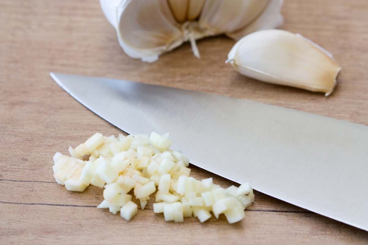 What is a minced garlic clove