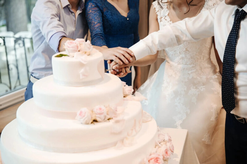 How to Cut a Wedding Cake: A Step-by-Step Guide for Newlyweds